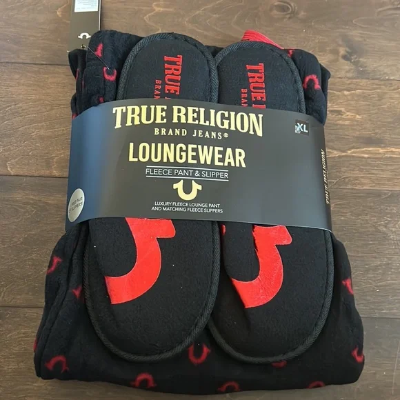 NWT True Religion Men’s 2 Pc  Set Loungewear Pants & Slippers Black red - Picture 5 of 5